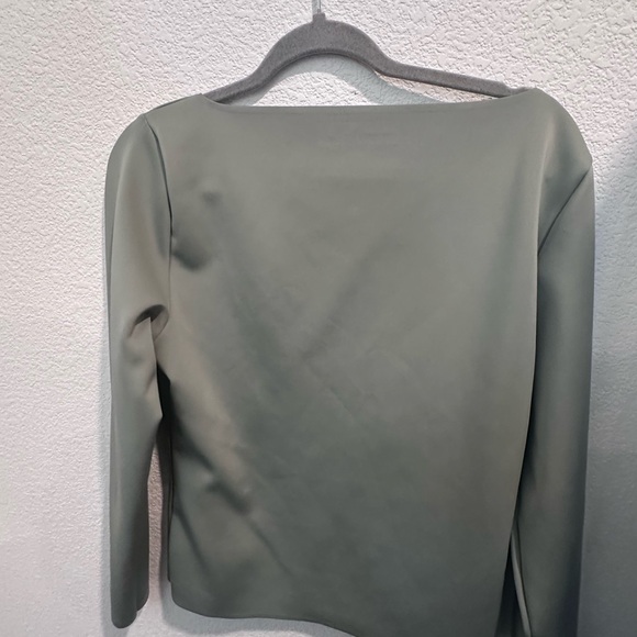 Abercrombie & Fitch Women's Long Sleeve Sculpt Matte Tuckable Slash Top - Picture 3 of 6